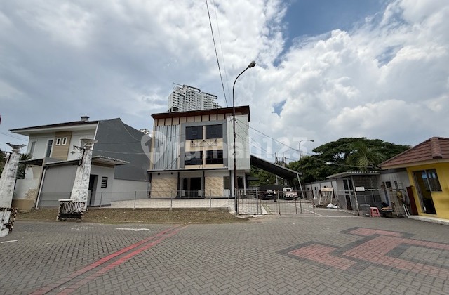 For Rent Building on Jl. Darmo Bavarian Block D, Surabaya