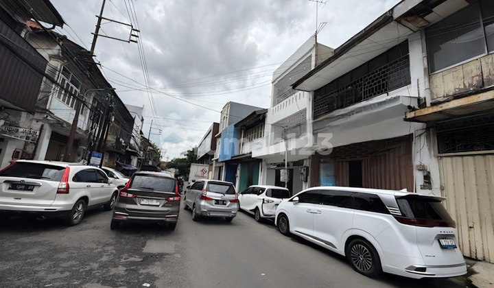 Store for Rent on Waspada Street, North Surabaya (Newly Renovated Condition) 2