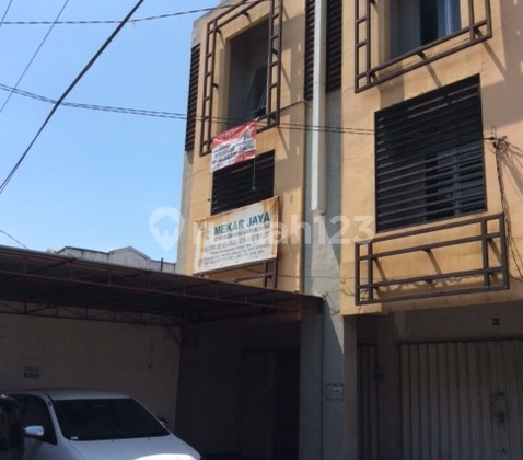 Shop house for rent on Jl. Pegirian, Surabaya. 1