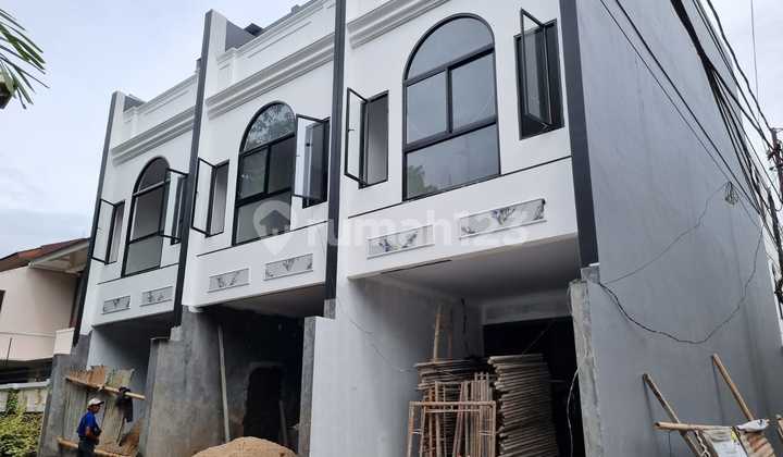 Rumah baru 3 lantai laris manis, bangun 4 tinggal sisa 1 unit di Tanjung Duren