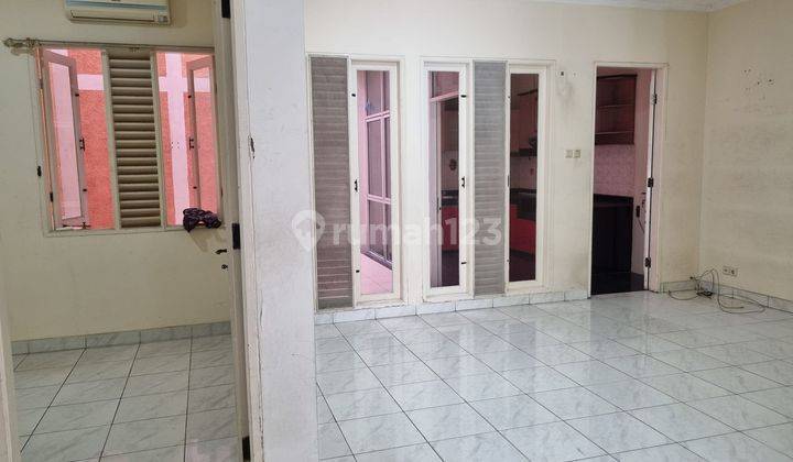 Rumah 2 lantai siap huni tidak ada rayap di Permata Buana .. harga menarik 1