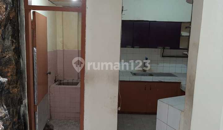Rumah murah 2 lantai di taman meruya illir 2