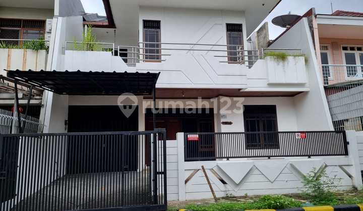 Rumah bagus dan murah 2 lantai di Kebon Jeruk Intercon