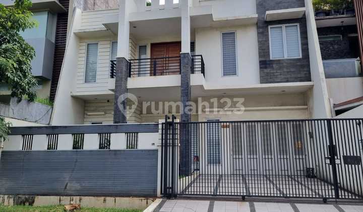 Rumah bagus 2 lantai siap huni di Permata buana 2