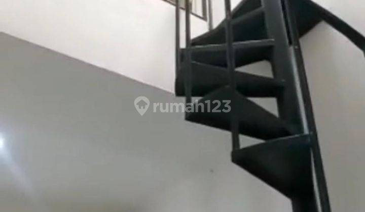 Rumah bagus 2 lantai di Puri media dengan lokasi bagus 2