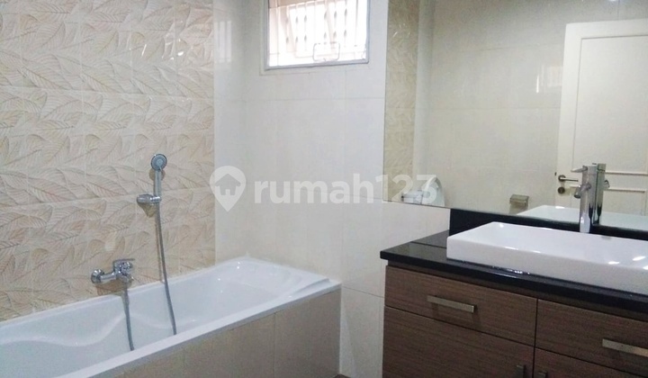 Rumah Bagus Cluster Taman Menteng Lippo Cikarang