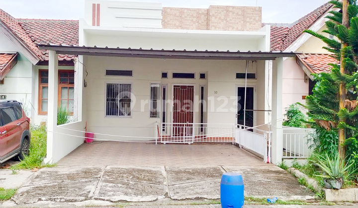 Rent a 3-Bedroom Semi-Furnished House in the Beverly Lippo Cikarang Cluster Rent a 3-Bedroom Semi-Furnished House in the Beverly Lippo Cikarang Cluster