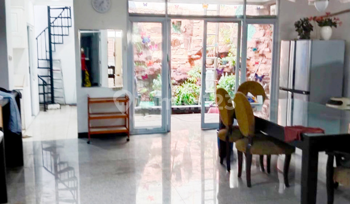 Disewakan Rumah 5+1 KT Full Furnished Meadow Green Lippo Cikarang 2