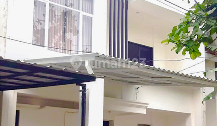 Rumah di Cluster Beverly Disewakan Semi Furnished 4 + 1 Kamar 1