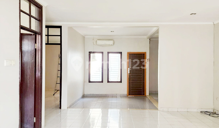 Jual & Sewa Rumah Bagus 2+1 KT di Cluster Beverly Lippo Cikarang 2