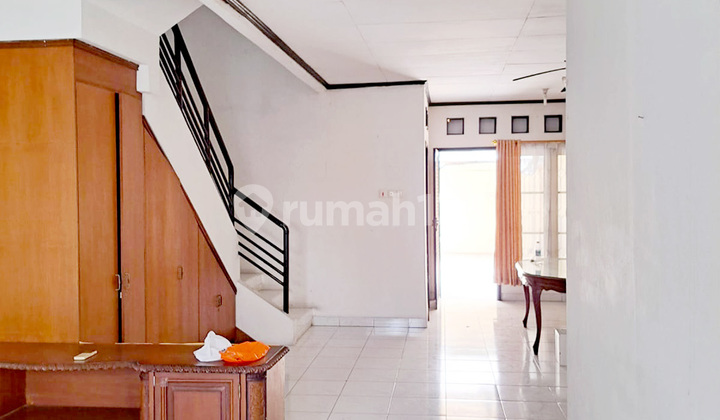 For Sale: House in Dago Lippo Cikarang Hot Listing, Wide Street Row.