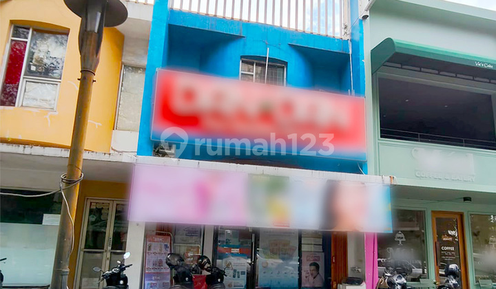 Rent Picadilly Shop House Facing the Road - Busy Location in Lippo Cikarang