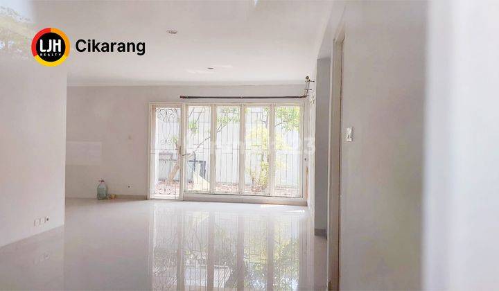 Dijual Rumah Cluster Oakwood Lippo Cikarang Terawat Depan Taman