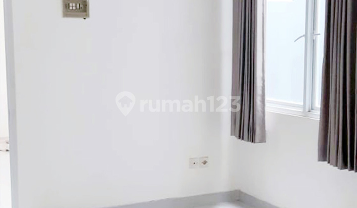 Rumah di Cluster Beverly Disewakan Semi Furnished 4 + 1 Kamar 2