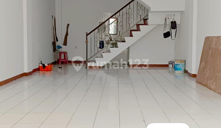 For Rent: 4-Story Yellow Shop House on Jl Raya Cibarusah, South Cikarang