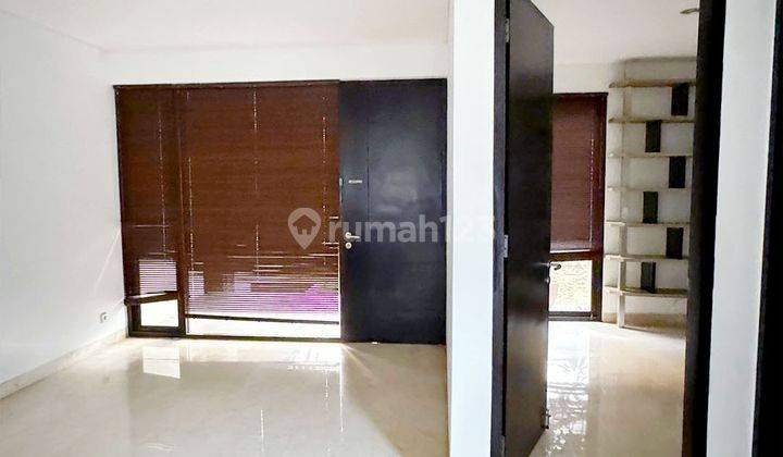 Disewakan Rumah Vassa Lake Lippo Cikarang Bagus Mewah Siap Huni 2