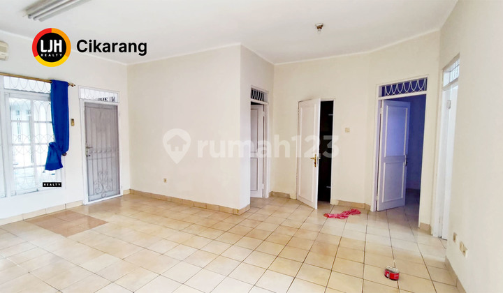 Sewa Rumah Bagus Strategis di Taman Napoli Lippo Cikarang 2