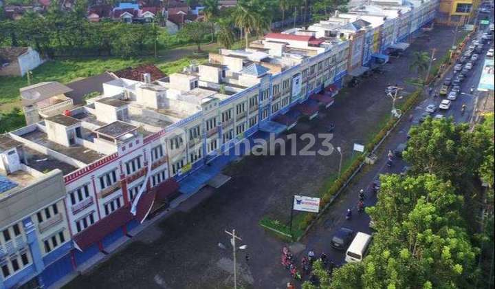 For Sale 3-Story Shop House in a Strategic Location Next to Main Road For Sale 3-Story Shop House in a Strategic Location Next to Main Road