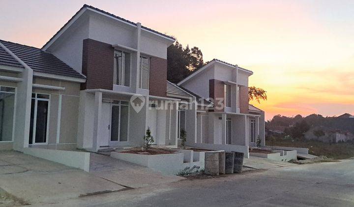 Rumah Di Jalan Utama Mezzanine Siap Huni Di Gcv 2