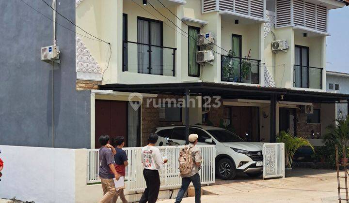 Rumah Cluster 2 Lantai Depan Taman Setu Bekasi  2