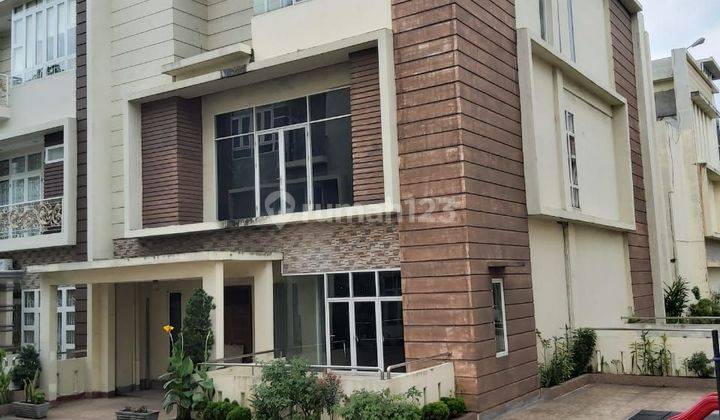 tampak depan rumah konsep double decker villa