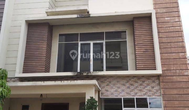 tampak depan rumah konsep double decker villa