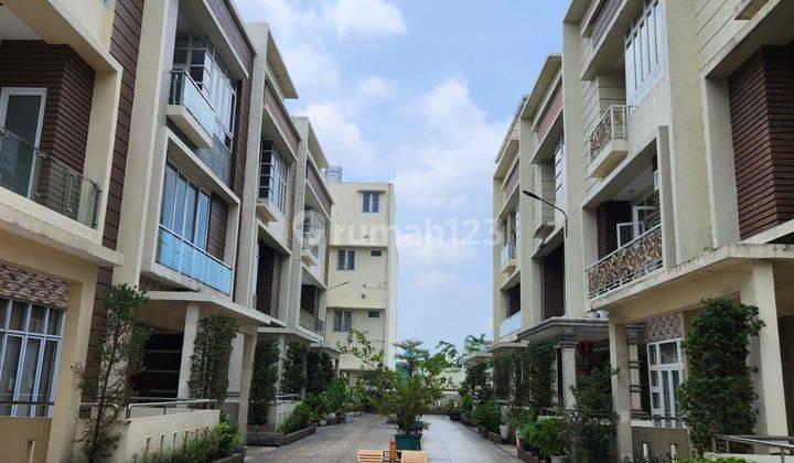 ruang keluarga rumah konsep double decker villa