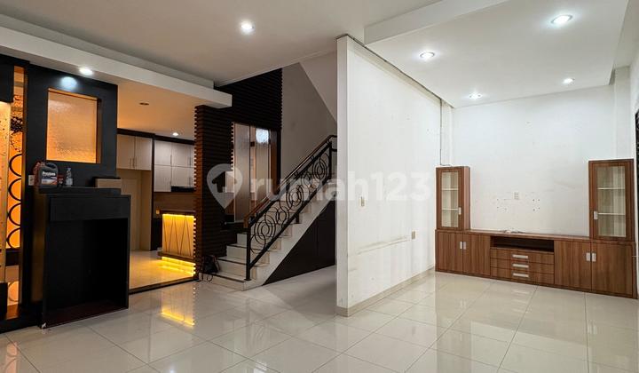 Villa Cemara Asri 2,5 Lantai Bebas Banjir Villa Cemara Asri 2,5 Lantai Bebas Banjir