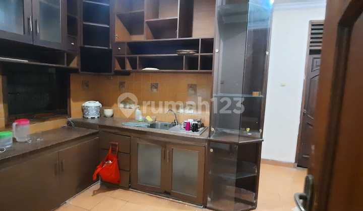 Luxury House for Sale in Cempaka Putih — Easy Access to Menteng & Senen! 2