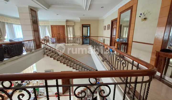Family Mansion Hoek di Sunter Paradise 3 – Pencahayaan Mewah, Nego