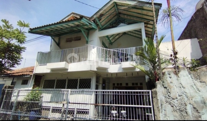 Rumah Klasik Terawat Di Sayap Jslan Cibaduyut Bandung