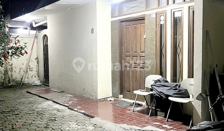Rumah Klasik Terawat di Guntursari Buah Batu Bandung Rumah Klasik Terawat di Guntursari Buah Batu Bandung