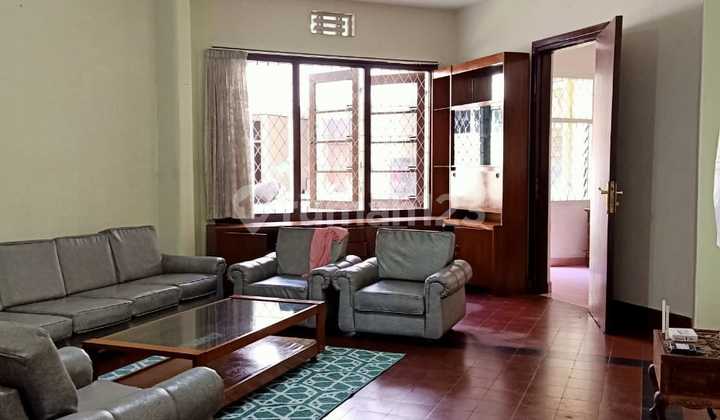 Rumah klasik mainroad sayap cipaganti bandung Rumah klasik mainroad sayap cipaganti bandung