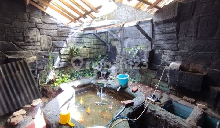 Rumah terawat pusat kota sayap buah batu batununggal banding Rumah 2