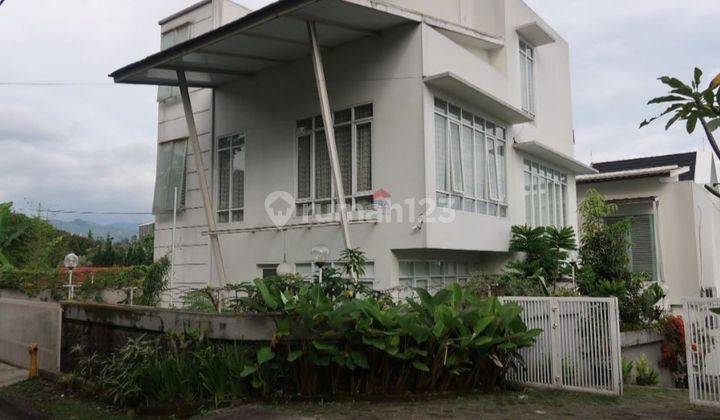 Rumah villa terawat bagus di bukti dago utara bandung 1