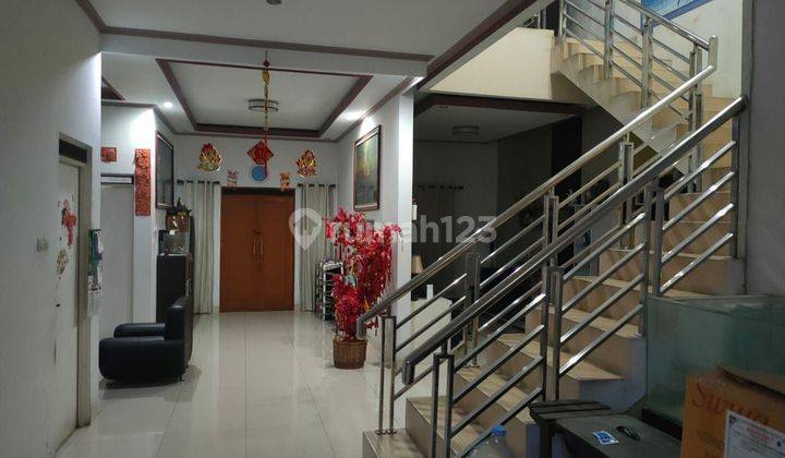 Rumah Hoek Bagus Terawat Di Taman Kopo Indah Bandung 1