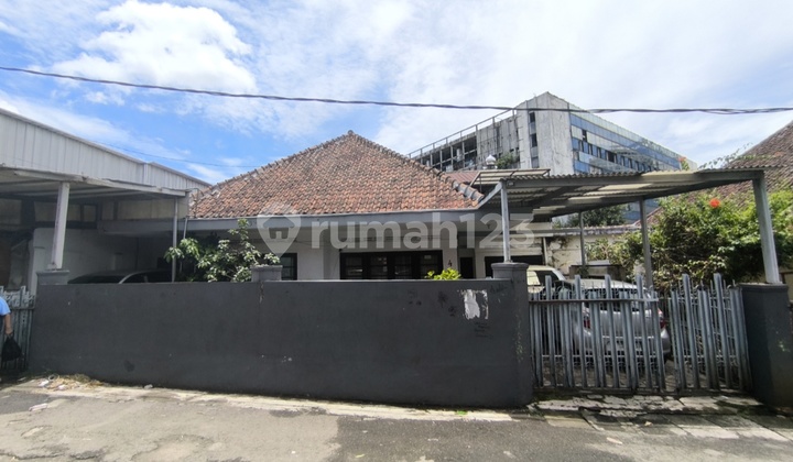Affordable Classic House on Jalan Sunda Wing, Bandung