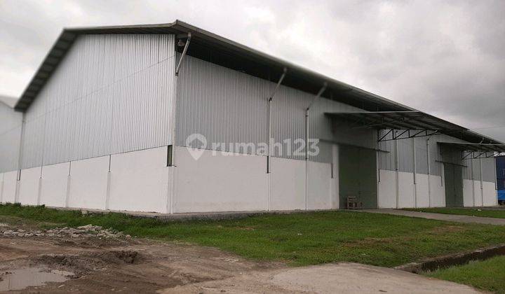Gudang Luas Di Bypass Akses Kontainer 1