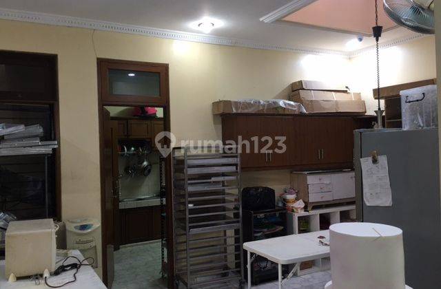 Tempat Bisnis Dan Rumah Tangga