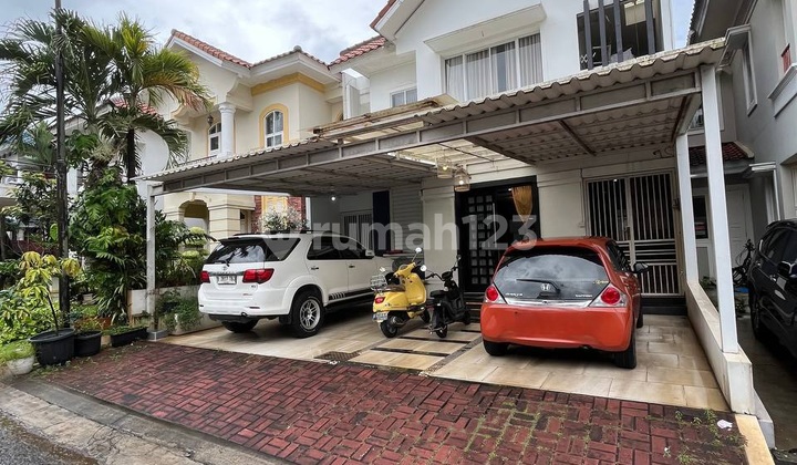 Rumah 2 Lantai dengan Kolam Renang Rapih Siap Huni 2