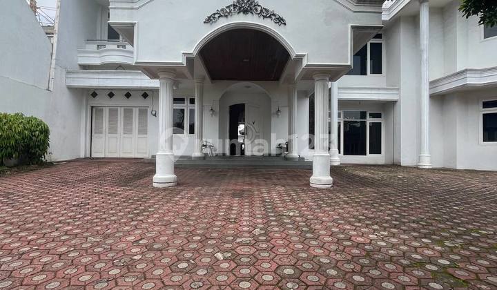 Cipayung House East Jakarta with Swimming Pool 2