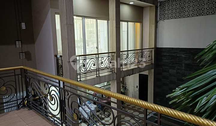 Exclusive Luxury Fully Furnished House with Good SHM for Sale, Located in Pantai Indah Kapuk, Comfortable for Families, Luxury Condition