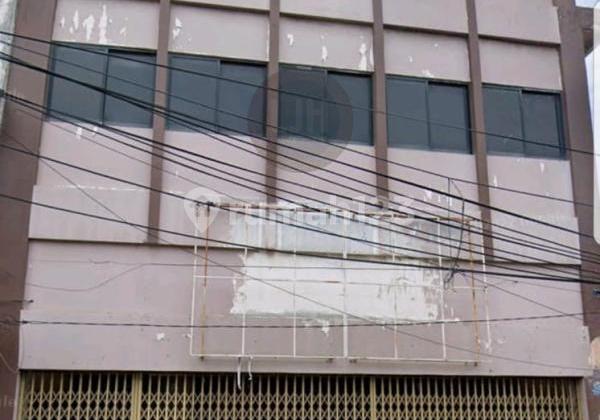 Disewakan Ruko 3 Lantai di Raya Bekasi Barat, Jatinegara Jakarta Timur Lokasi Strategis 