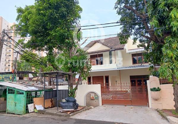House in a Strategic Location on Kelapa Gading Arterial Road, North Jakarta House in a Strategic Location on Kelapa Gading Arterial Road, North Jakarta
