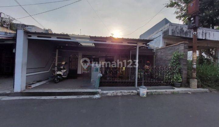 Rumah di Sayap Surya Sumantri Dekat Maranatha.  1