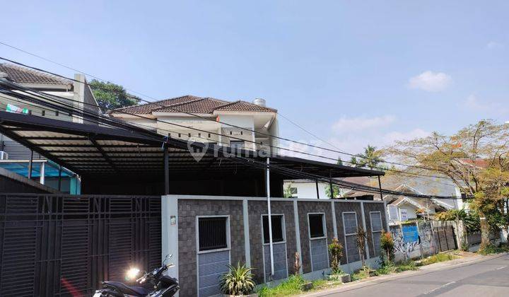 Rumah Dengan Kolam Renang di Sukamulya Pasteur, Bandung 1