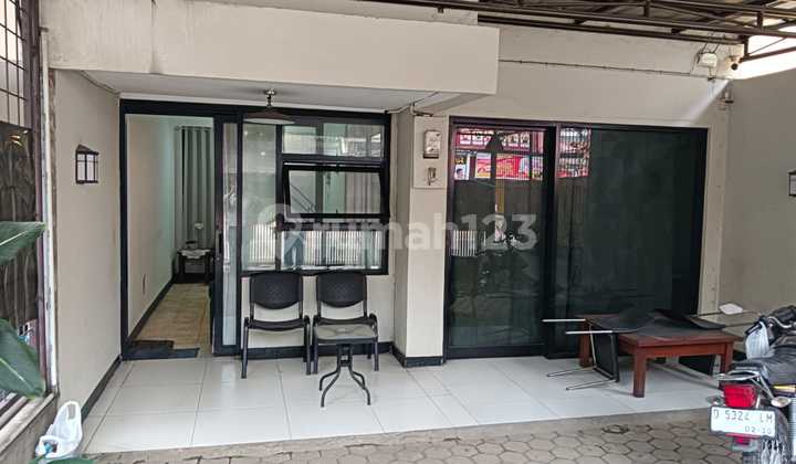 Strategic House with High Investment Returns in Turangga, Bandung. 2