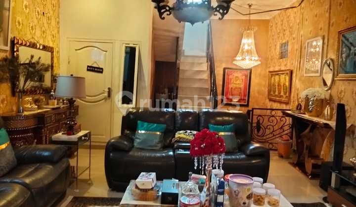 A 2-story house in Baleendah close to the commercial area. 2