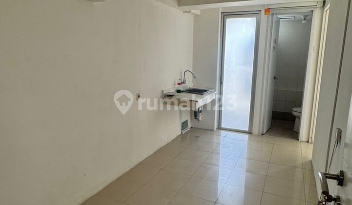 Jual 1 Kamar Kosongan Apartemen Bassura City Lantai Atas SHM 2