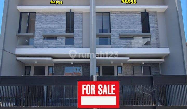 A4955 Klampis Rumah Baru 2 Lantai Dekat Manyar, Kertajaya, Merr 1